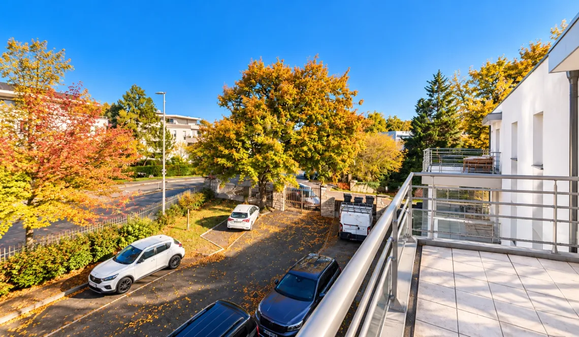 Bayonne Arroussets - Dans résidence de 2011, au dernier étage, joli type 2 de 43 m² habitable sur terrasse de 10 m² + place de parking en sous-sol!