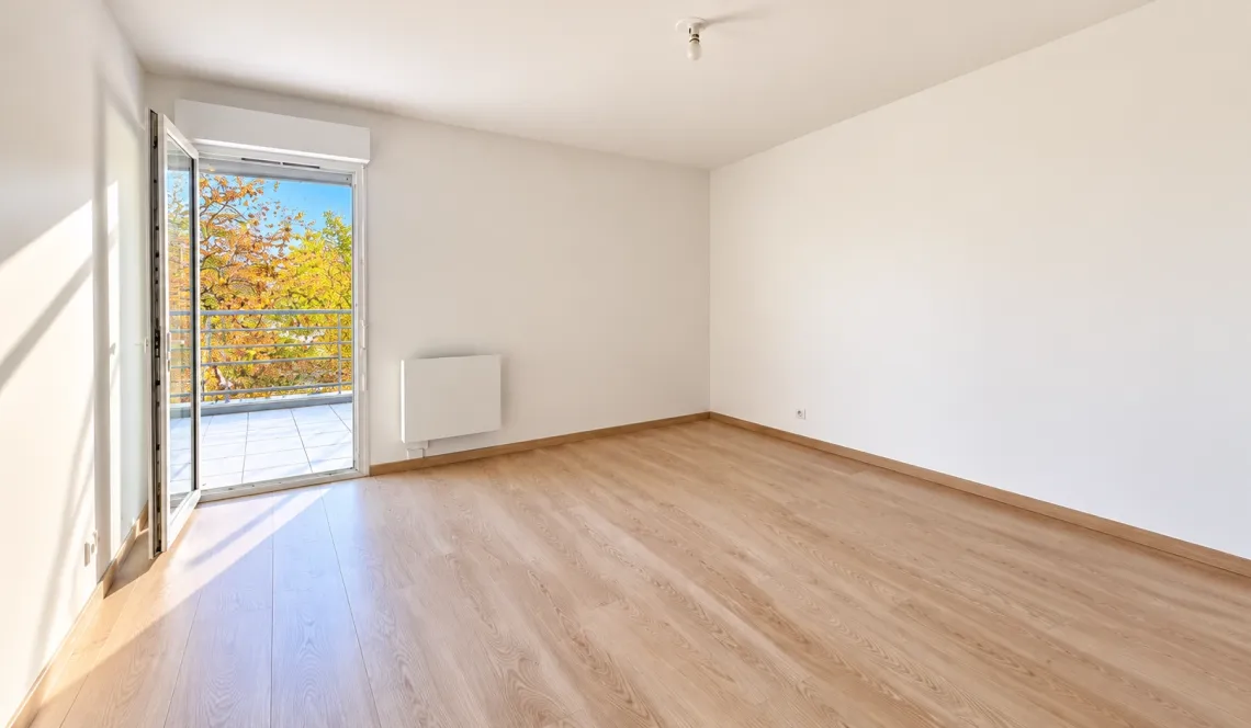 Bayonne Arroussets - Dans résidence de 2011, au dernier étage, joli type 2 de 43 m² habitable sur terrasse de 10 m² + place de parking en sous-sol!