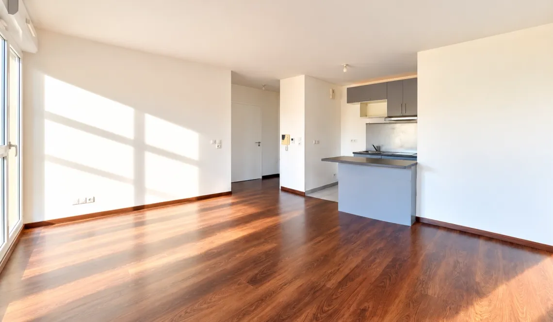Bayonne Arroussets - Dans résidence de 2011, au dernier étage, joli type 2 de 43 m² habitable sur terrasse de 10 m² + place de parking en sous-sol!