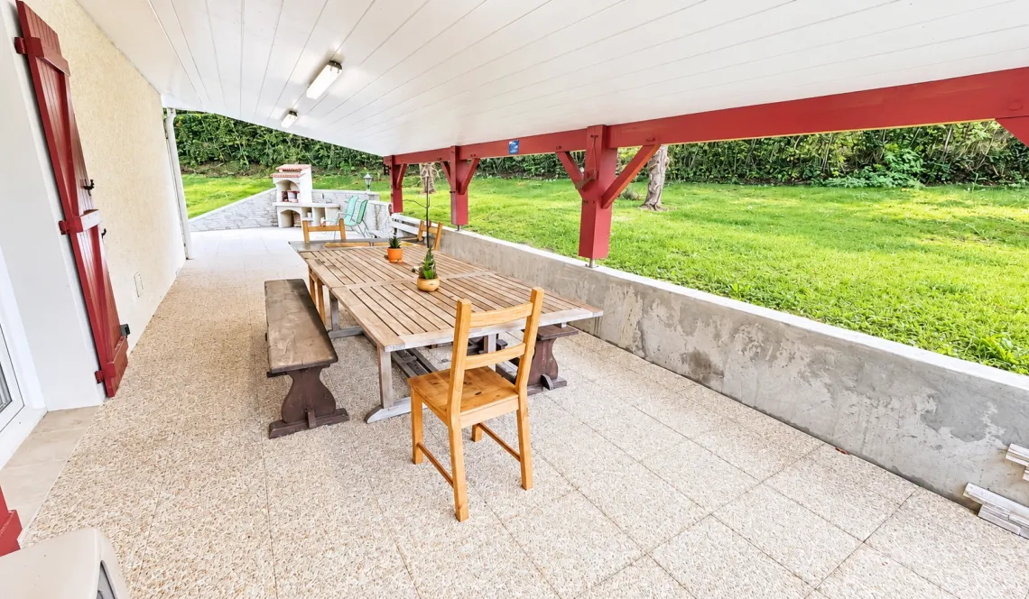 Sur Saint Pierre d’Irube au calme le nez dans la forêt - Plain-pied de 88 m² habitable, pièce de vie de 32 m², 3 chambres, sous-sol avec garage sur 3 470 m² de terrain + garage indépendant