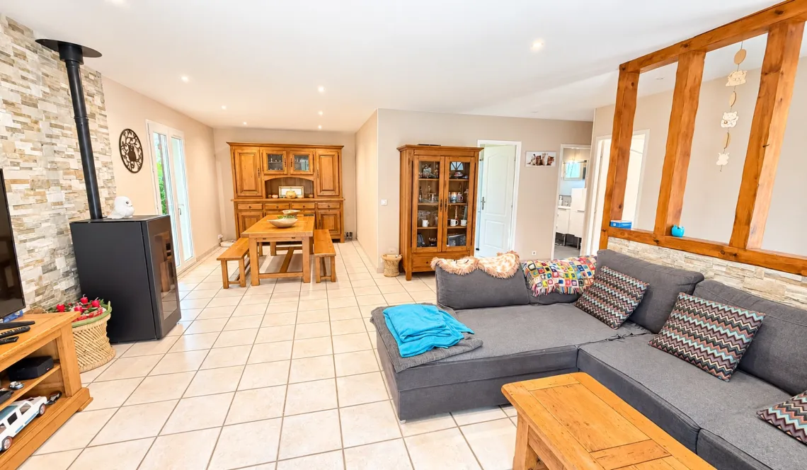 Sur Saint Pierre d’Irube au calme le nez dans la forêt - Plain-pied de 88 m² habitable, pièce de vie de 32 m², 3 chambres, sous-sol avec garage sur 3 470 m² de terrain + garage indépendant
