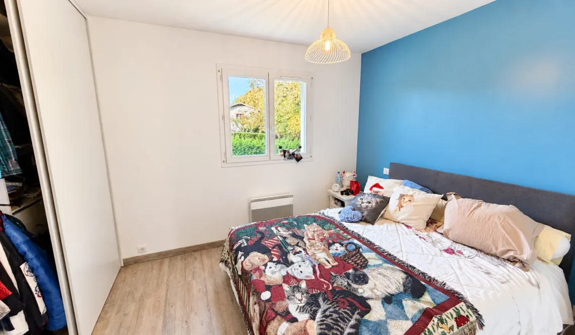 Sur Saint Pierre d’Irube au calme le nez dans la forêt - Plain-pied de 88 m² habitable, pièce de vie de 32 m², 3 chambres, sous-sol avec garage sur 3 470 m² de terrain + garage indépendant