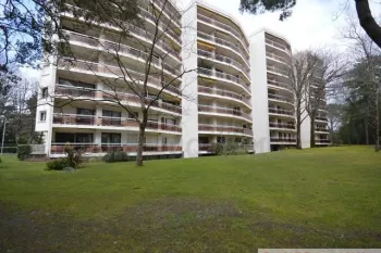 Biarritz Aguiléra dans résidence avec piscine- Type 3 de 90 m² habitable + cave + parking