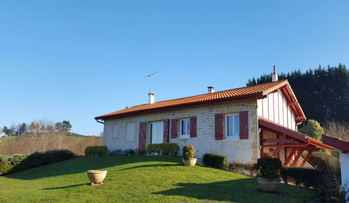 Villa de 105 m² habitable de 1995 sur 3000 m² de terrain - 20 mn de Bayonne - Pays basque
