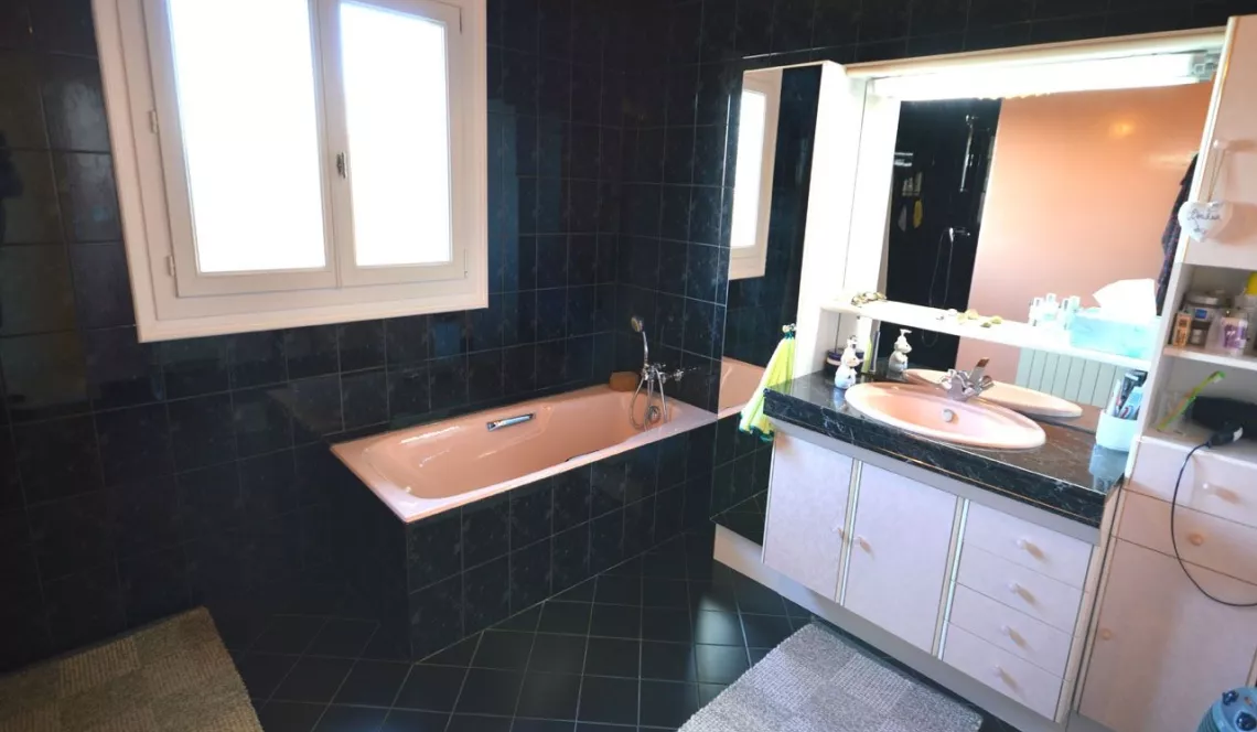 Villa de 105 m² habitable de 1995 sur 3000 m² de terrain - 20 mn de Bayonne - Pays basque