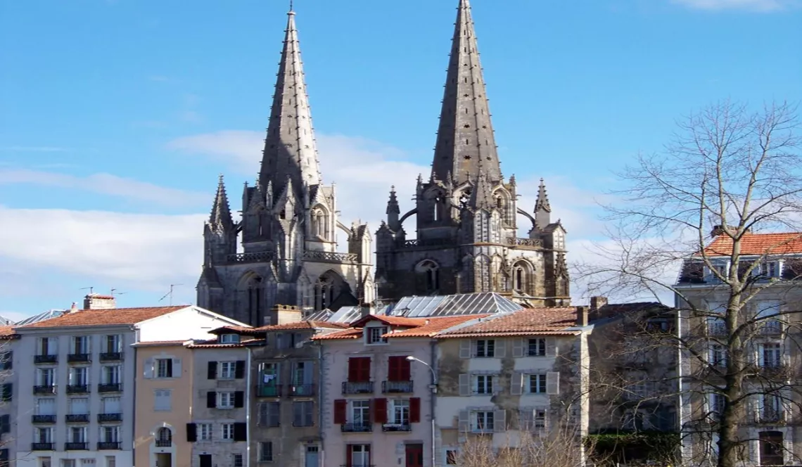 RARE sur Bayonne Immeuble 4 chambres de 125 m² H + garage à 300 mètres de la Cathédrale