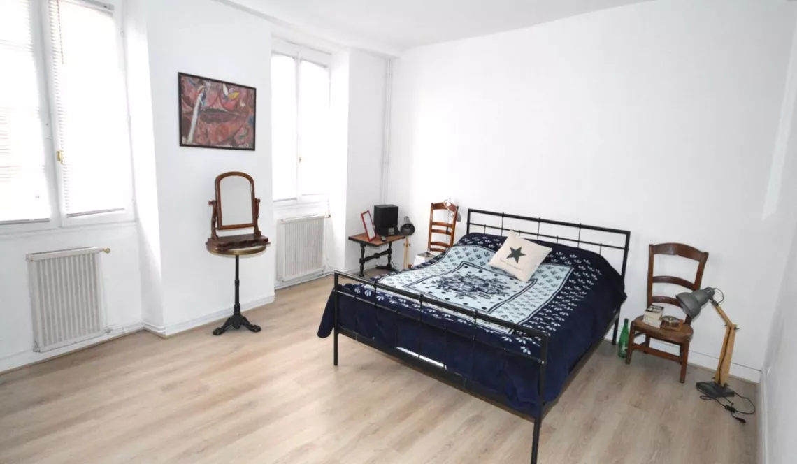 RARE sur Bayonne Immeuble 4 chambres de 125 m² H + garage à 300 mètres de la Cathédrale