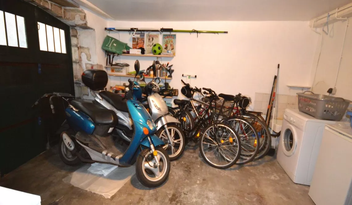 RARE sur Bayonne Immeuble 4 chambres de 125 m² H + garage à 300 mètres de la Cathédrale