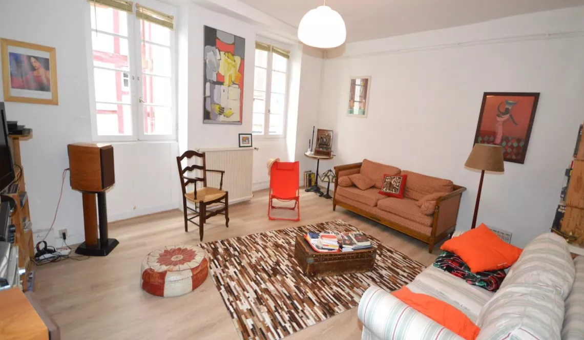 RARE sur Bayonne Immeuble 4 chambres de 125 m² H + garage à 300 mètres de la Cathédrale