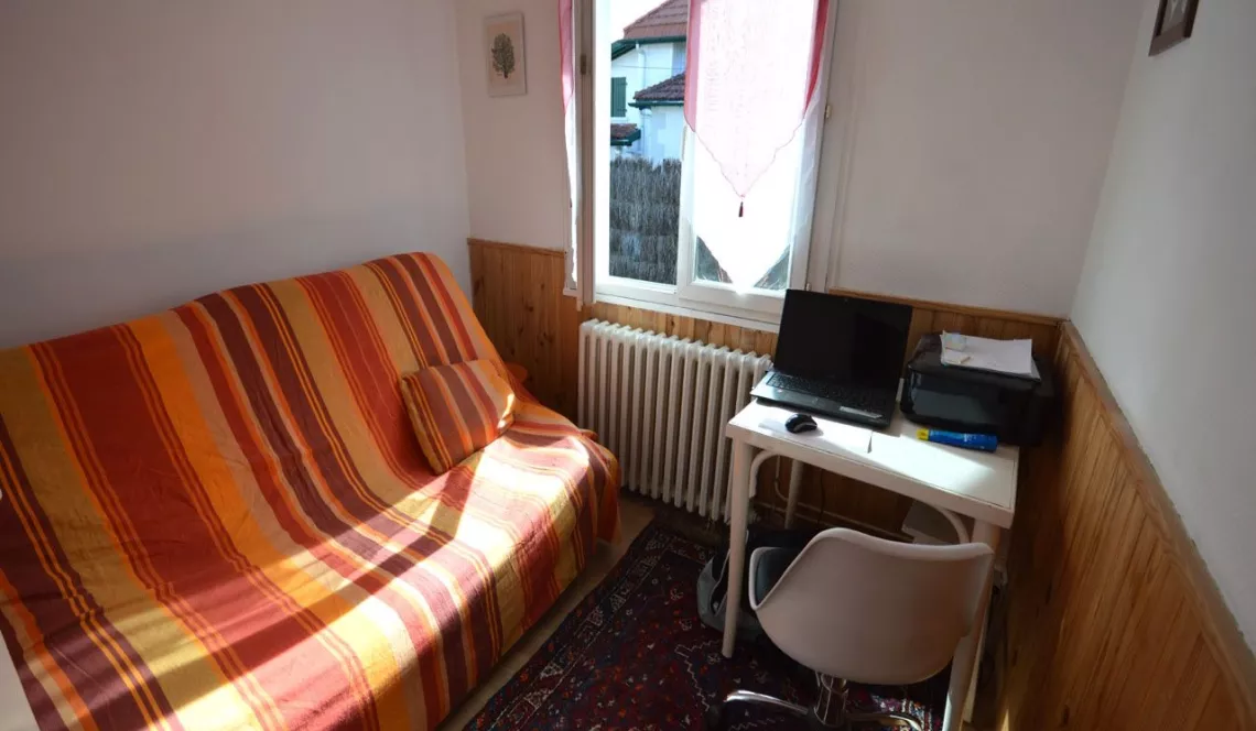 Anglet proche commerces maison type 3 de plain pied en parfait état + courette + 2 abris voiture