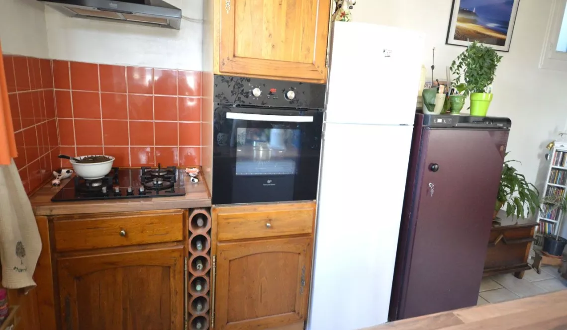 Anglet proche commerces maison type 3 de plain pied en parfait état + courette + 2 abris voiture