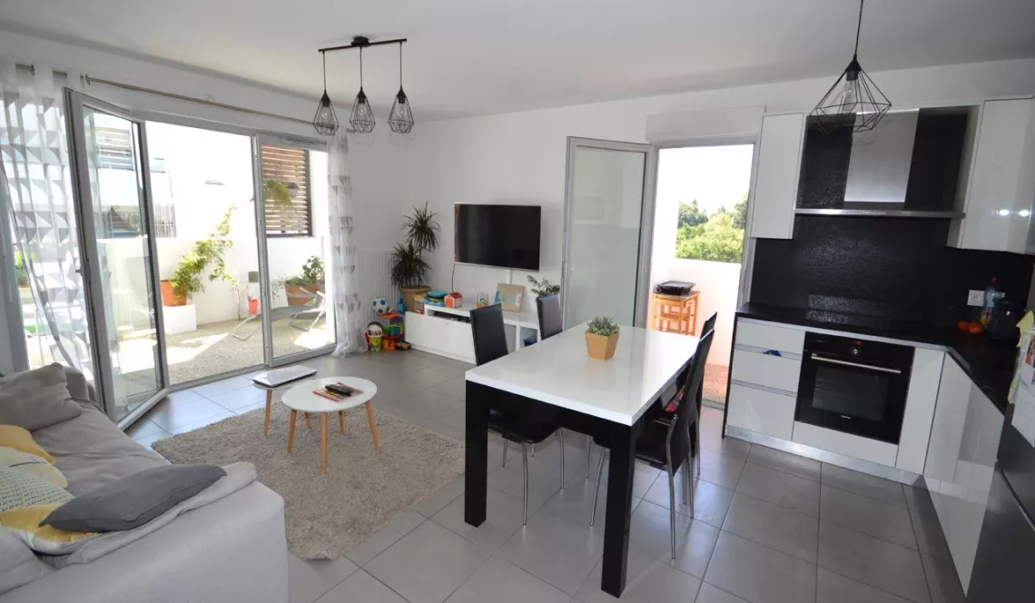 Bayonne - Lumineux type 4 de 79 m² H de 2015 avec terrasse, balcon, 2 parkings + cave