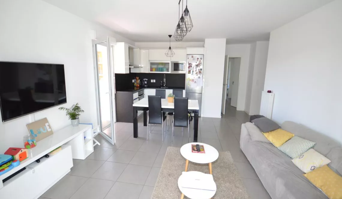 Bayonne - Lumineux type 4 de 79 m² H de 2015 avec terrasse, balcon, 2 parkings + cave