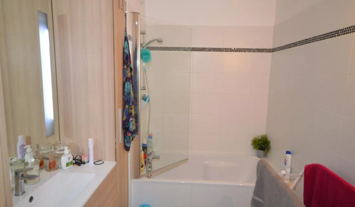 Bayonne - Lumineux type 4 de 79 m² H de 2015 avec terrasse, balcon, 2 parkings + cave