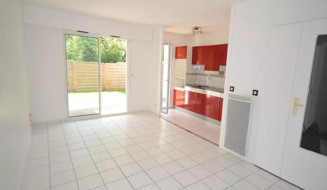 A Biarritz Aguiléra - Type 2 de 44 m² habitable avec terrasse de 13 m² + jardin de 34 m² + place de parking