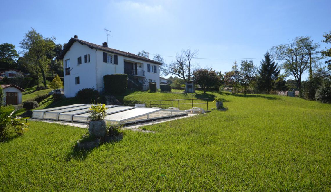 St Pierre d’Irube sur la hauteur - Belle parcelle de 1697 m² à viabiliser pour un projet sympa!