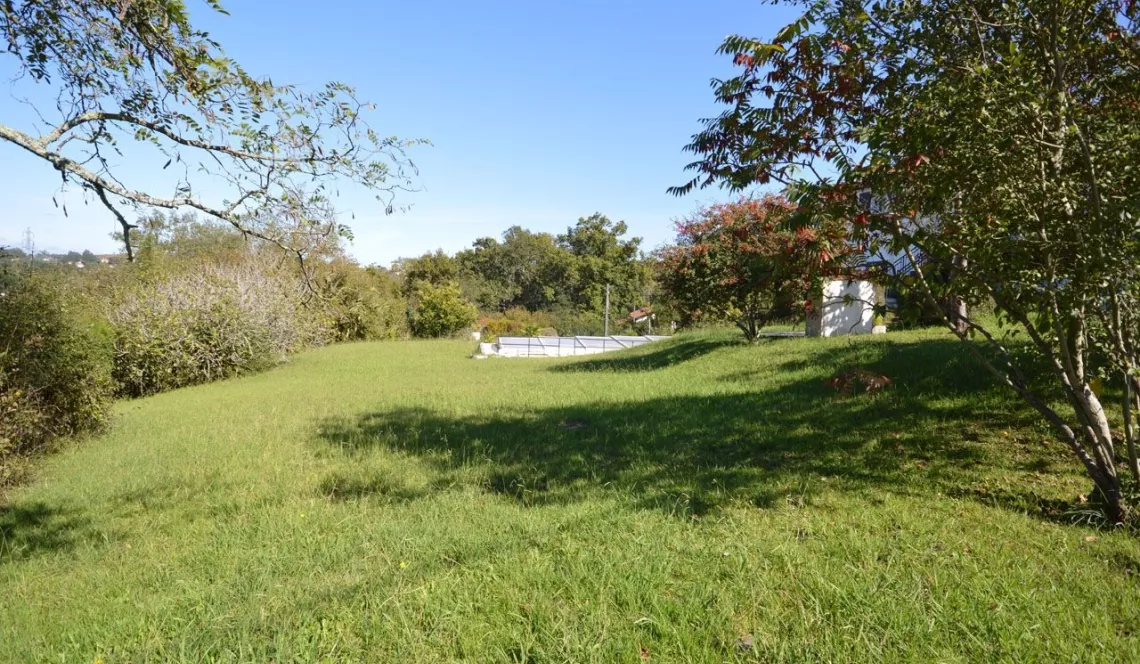 St Pierre d’Irube sur la hauteur - Belle parcelle de 1697 m² à viabiliser pour un projet sympa!