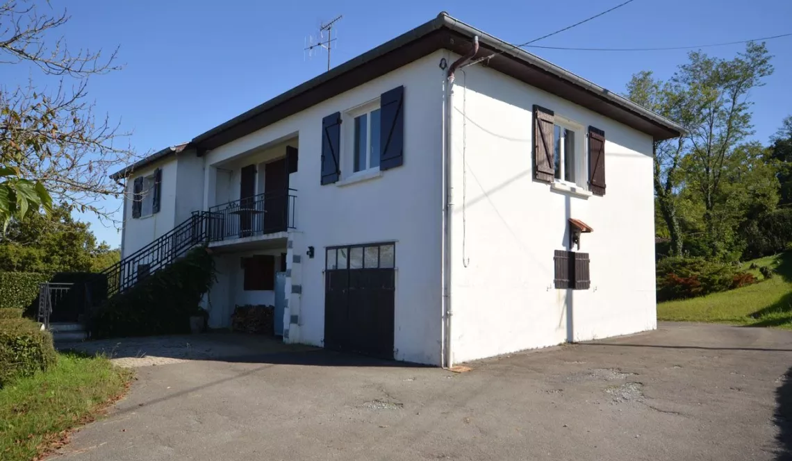 St Pierre d’Irube - Grande maison composée de 3 appartements sur 1 758 m² de terrain