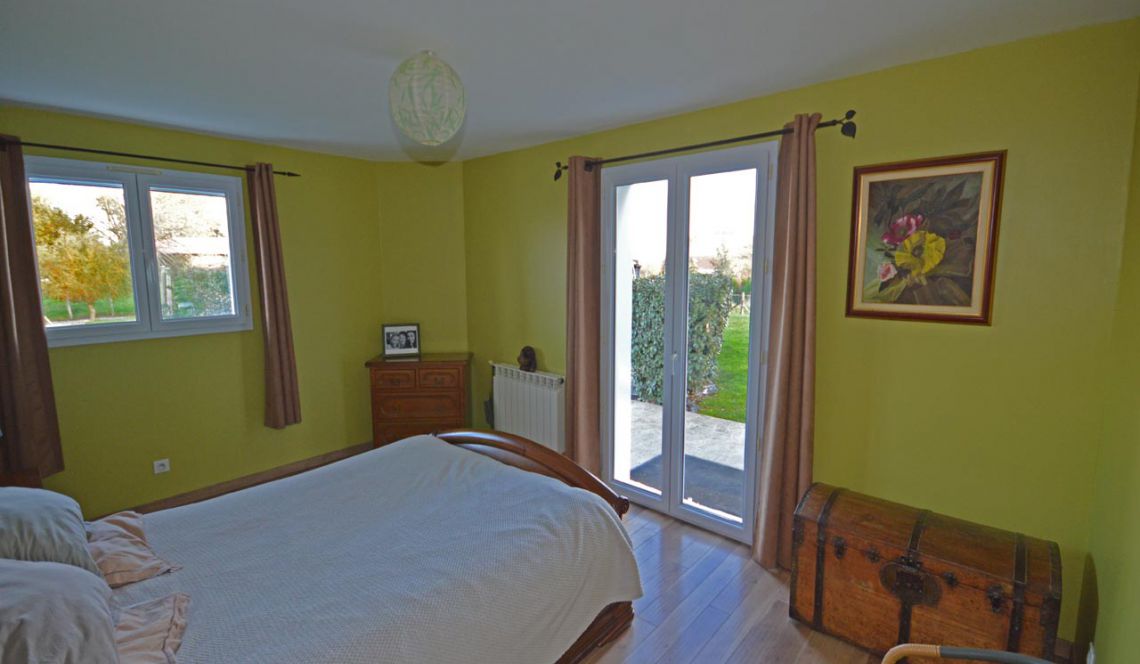 15 mn de Bayonne - Vue montagnes - Maison de 130 m² H de 1999 sur terrain plat de 1996 m²