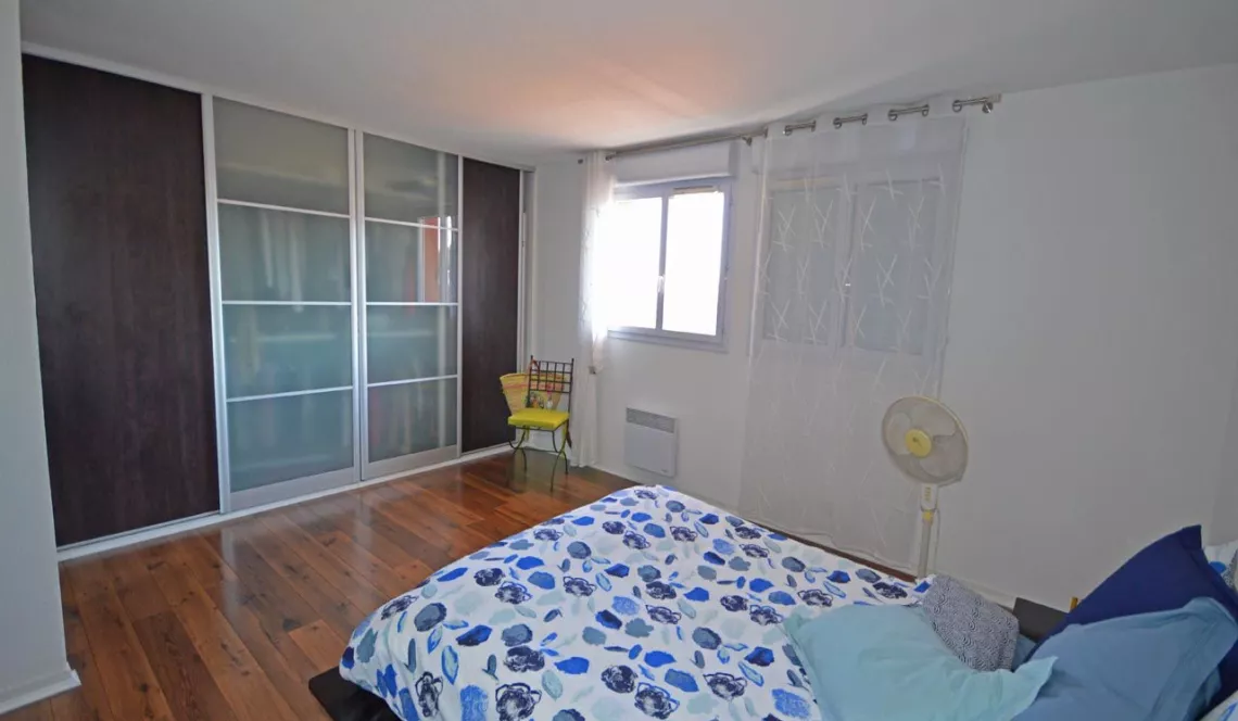 Superbe T3 en dernier étage à Bayonne de 90 m² habitable avec terrasse, garage et cave