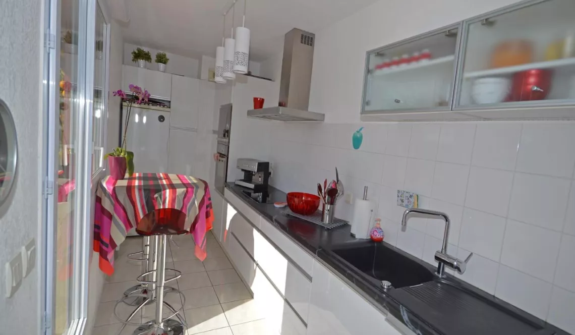 Superbe T3 en dernier étage à Bayonne de 90 m² habitable avec terrasse, garage et cave