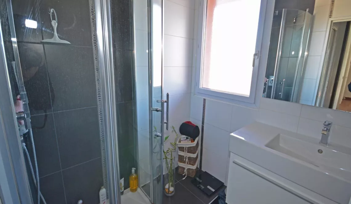 Superbe T3 en dernier étage à Bayonne de 90 m² habitable avec terrasse, garage et cave