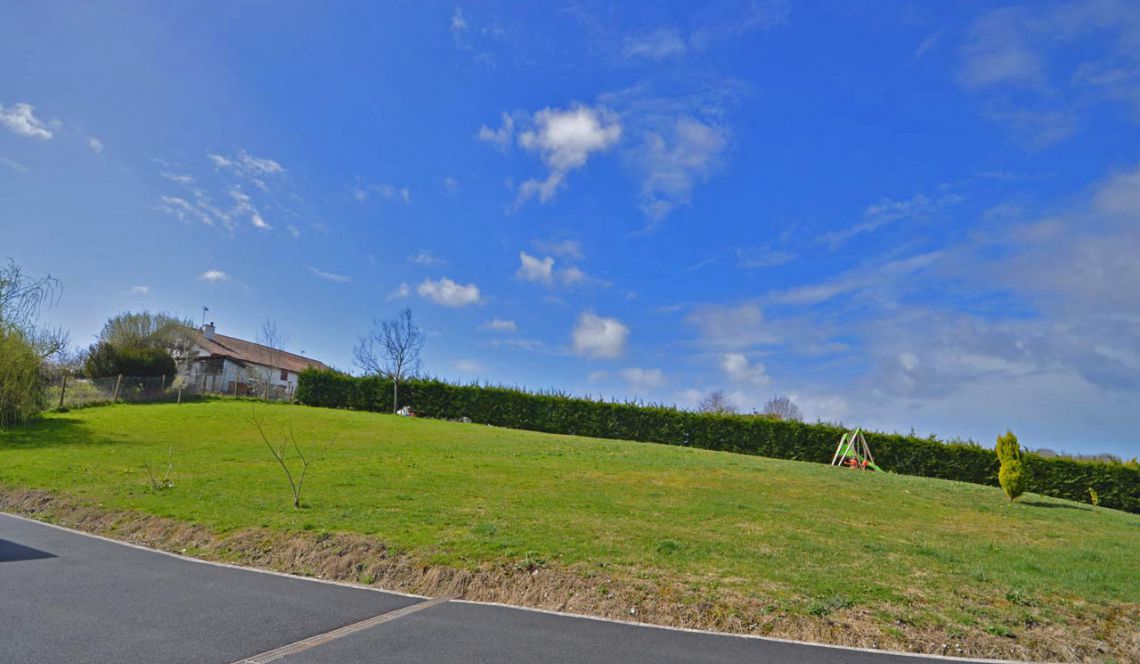 A 10 km de Bayonne à Urcuit - Terrain constructible de 1 385 m² à viabiliser + tout à l’égout