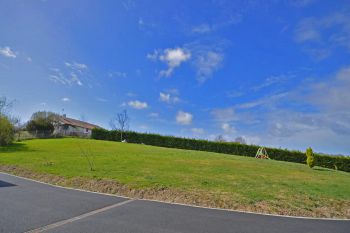 A 10 km de Bayonne à Urcuit - Terrain constructible de 1 385 m² à viabiliser + tout à l’égout