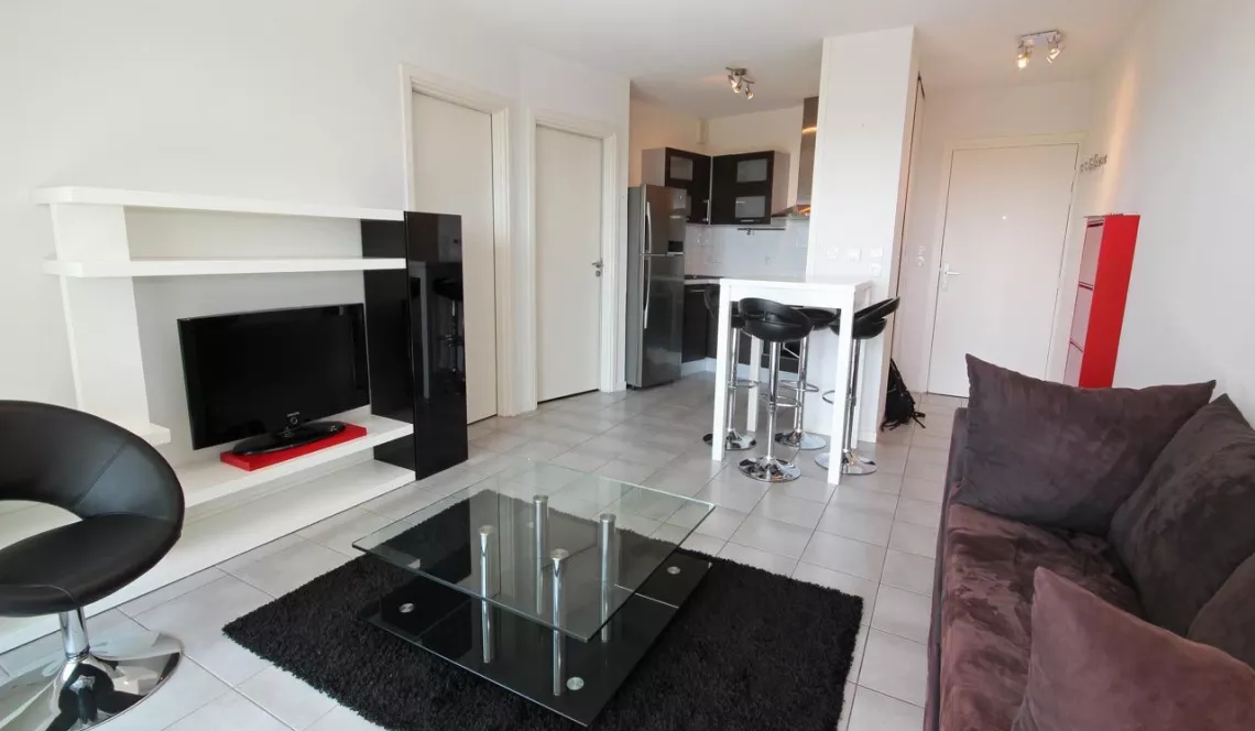 A Bayonne résidence de 2010 - Joli type 2 de 42 m² H avec terrasse de 8 m² + parking en sous-sol