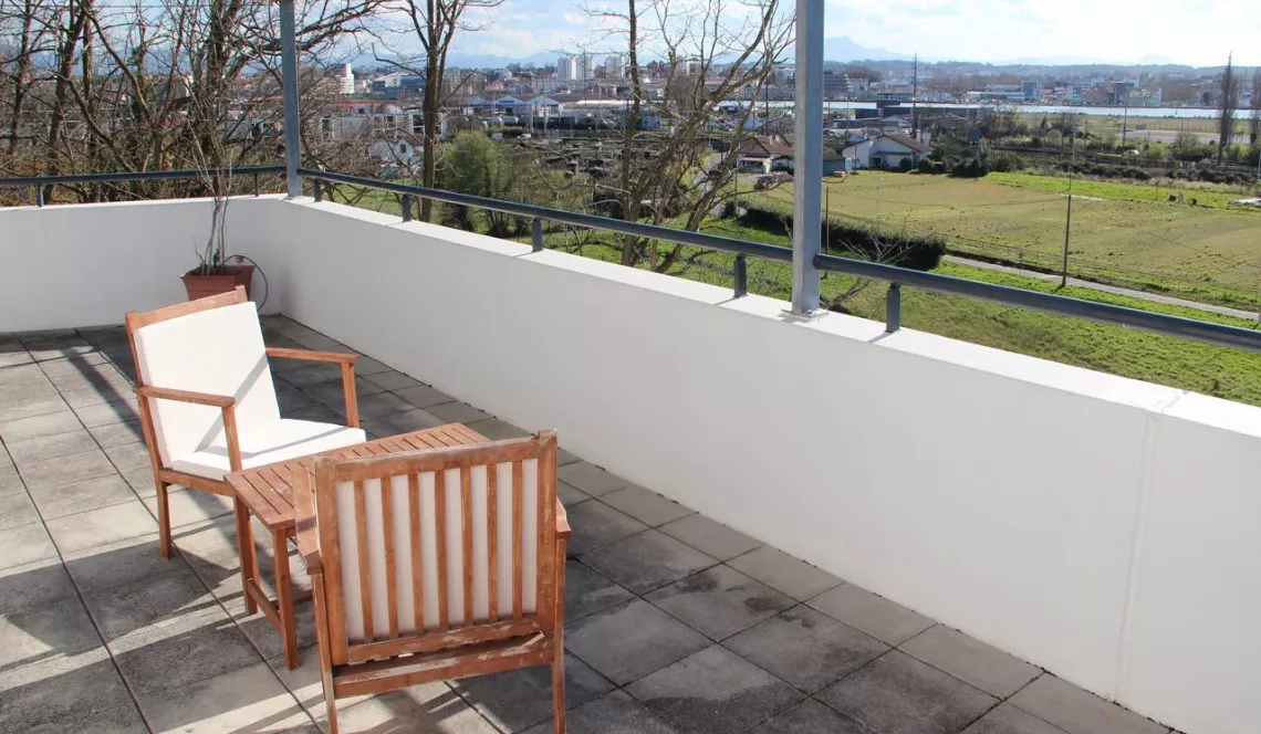 Bayonne - Appartement Type 3 avec terrasse de 75 m² habitable offrant une belle vue dégagée !