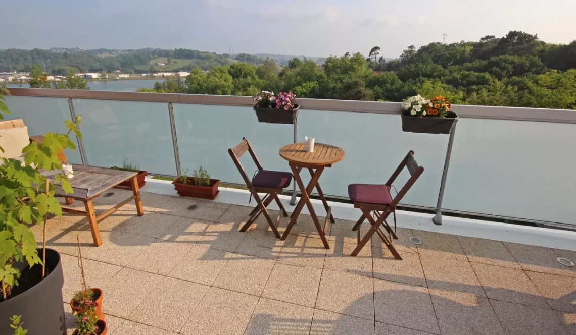 Bayonne - Grande terrasse de  42 m² exposée sud et vue montagne pour ce T2 bis