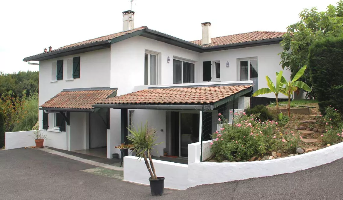 Ustaritz 15 mn de Bayonne - Villa de 2000 de 125 m² H, grand sous-sol sur 1 500 m² de terrain