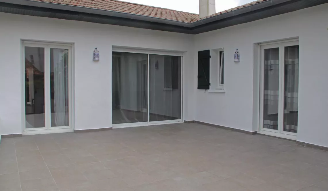 Ustaritz 15 mn de Bayonne - Villa de 2000 de 125 m² H, grand sous-sol sur 1 500 m² de terrain