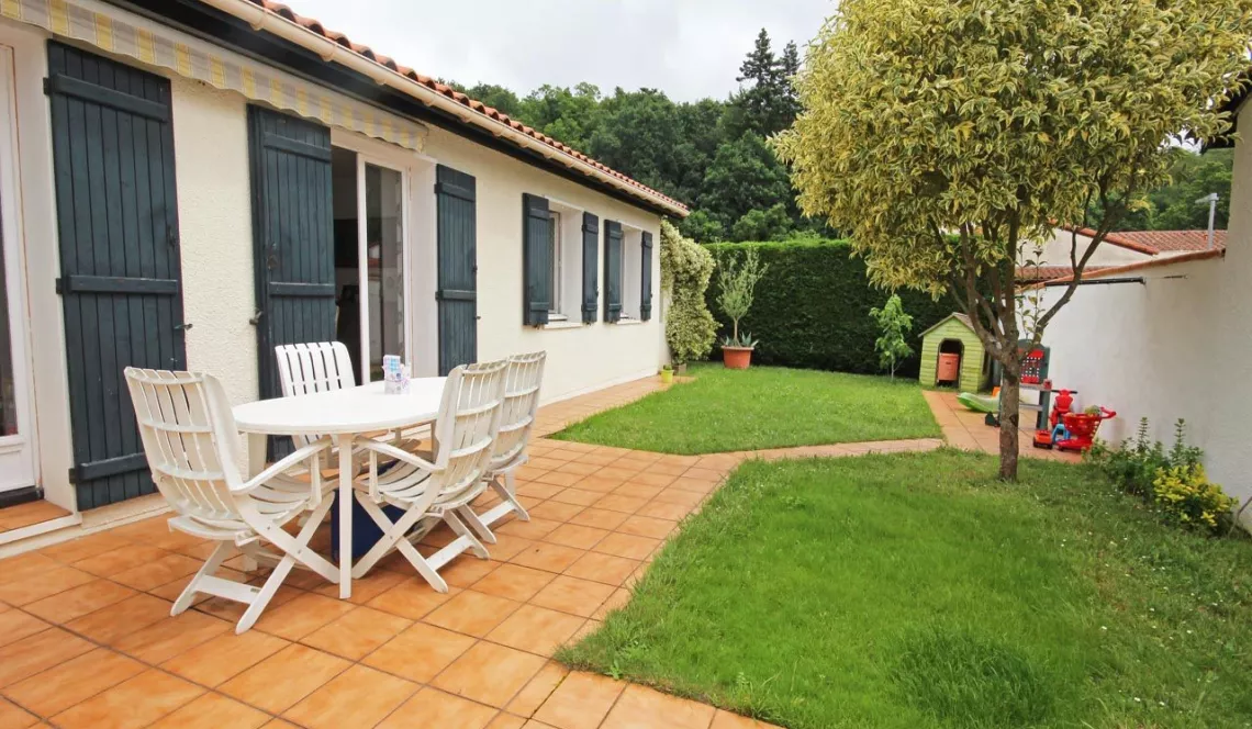 Boucau - Maison de plain pied et ses 3 chambres avec jardin de 317 m² sans vis à vis.