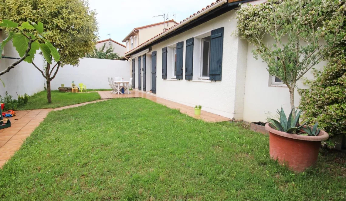 Boucau - Maison de plain pied et ses 3 chambres avec jardin de 317 m² sans vis à vis.