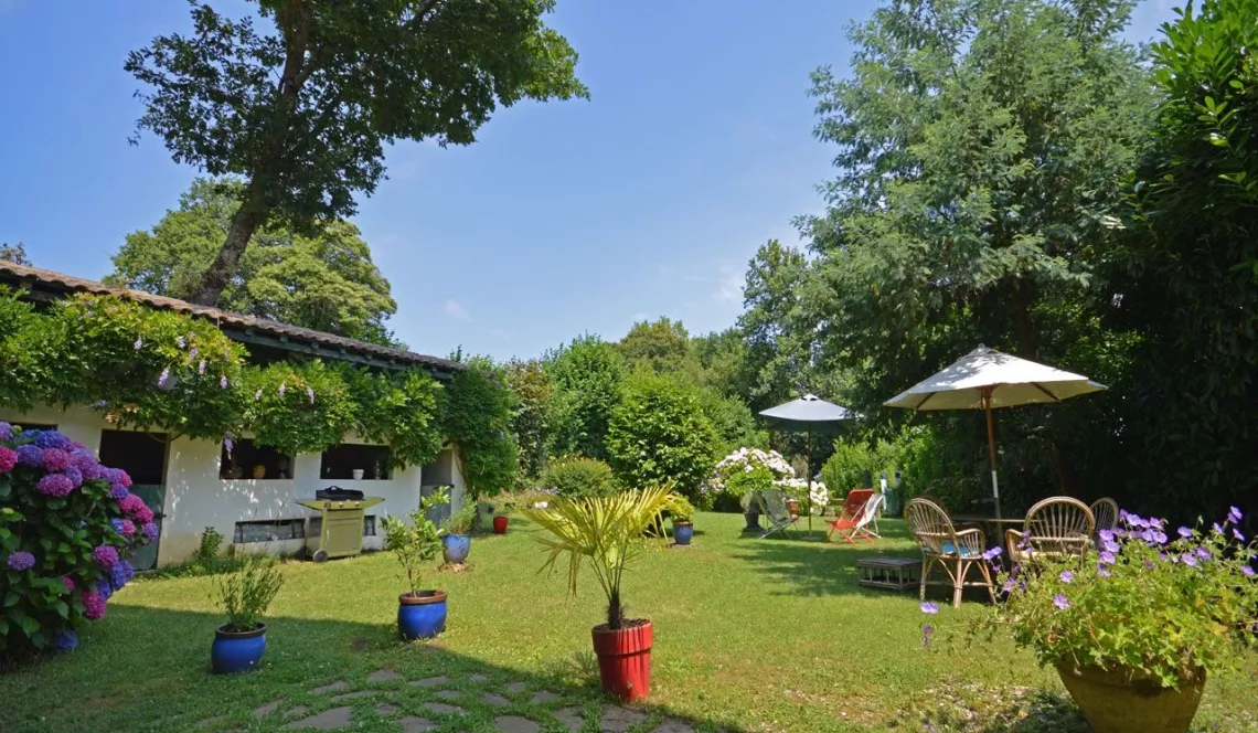 Bassussarry - Ancienne ferme rénovée de 220 m² habitable et ses 5 chambres