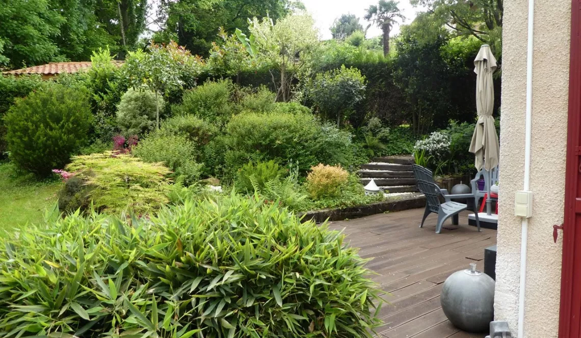 Anglet - Charmante villa mitoyenne de 81 m² habitable en duplex sur magnifique jardin paysagé