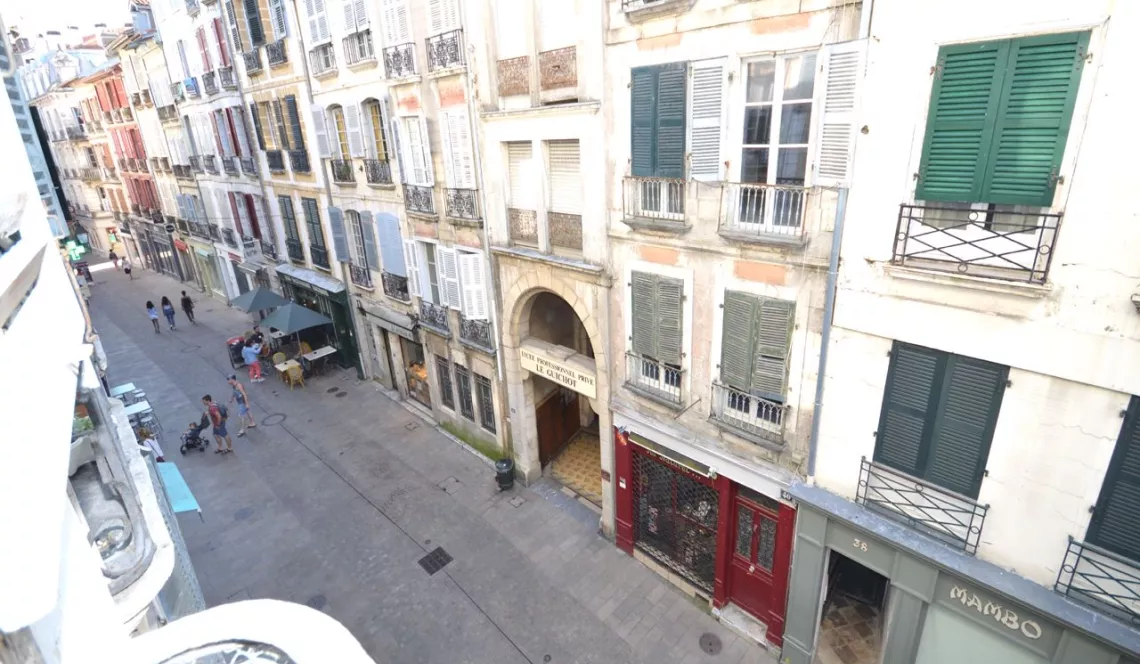 RARE à Bayonne Rue d’Espagne - Type 2 de 48 m² habitable + surface à développer + cave