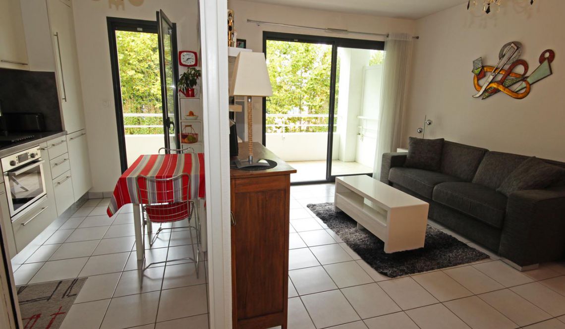 Anglet St Jean - Type 2 de 50 m² habitable avec terrasse de 16 m² + cave + box en sous-sol
