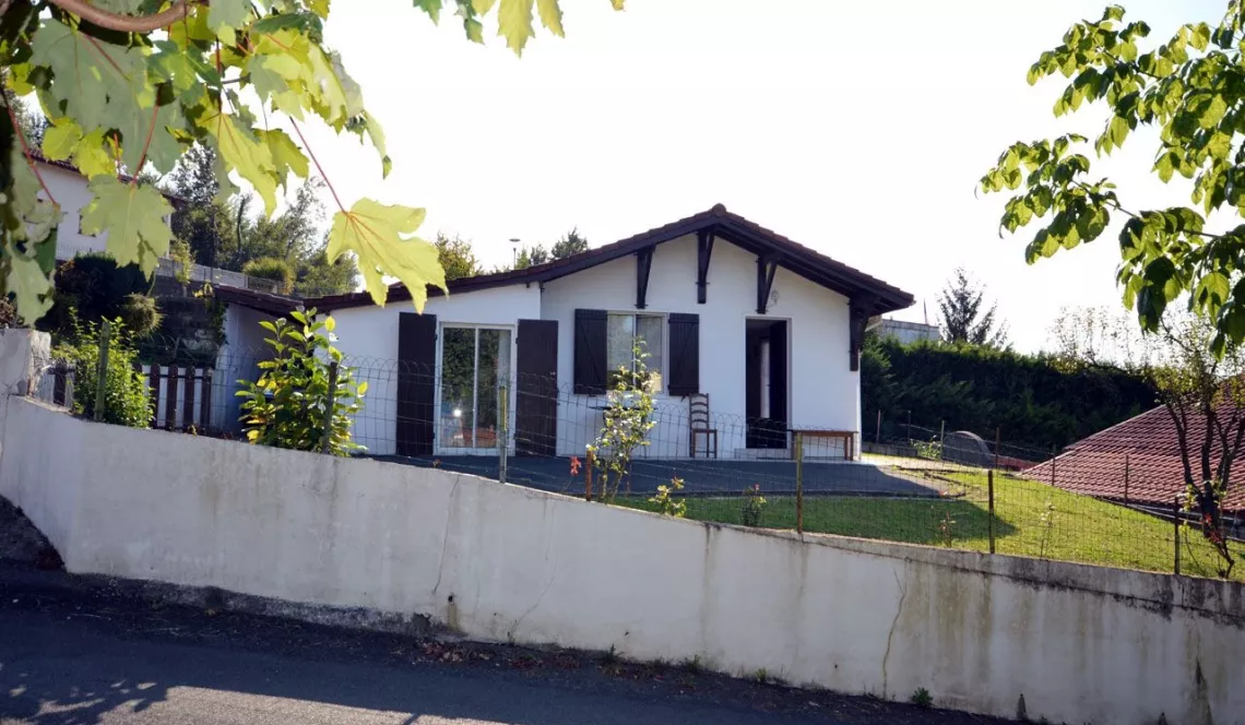 Briscous - Petite maison de Plain pied de 1986 et ses 3 chambres sur 617 m² de terrain
