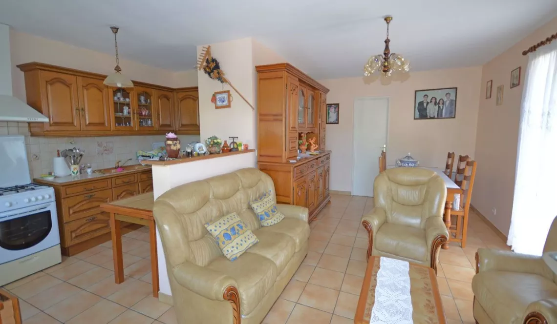 Briscous - Petite maison de Plain pied de 1986 et ses 3 chambres sur 617 m² de terrain