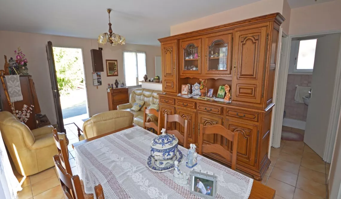 Briscous - Petite maison de Plain pied de 1986 et ses 3 chambres sur 617 m² de terrain