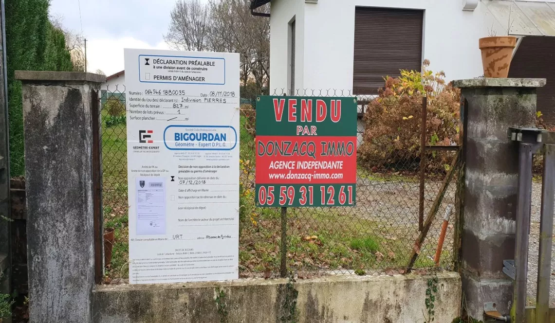 Urt proche du centre - Terrain de 827 m² plat et plein sud à viabiliser