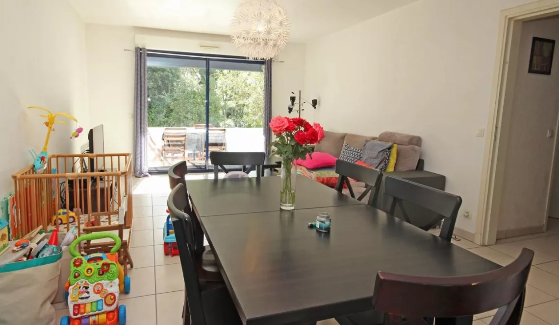 T3 de 75m² H avec terrasse de 20m² ensoleillée donnant sur la verdure + cave + 2 parkings