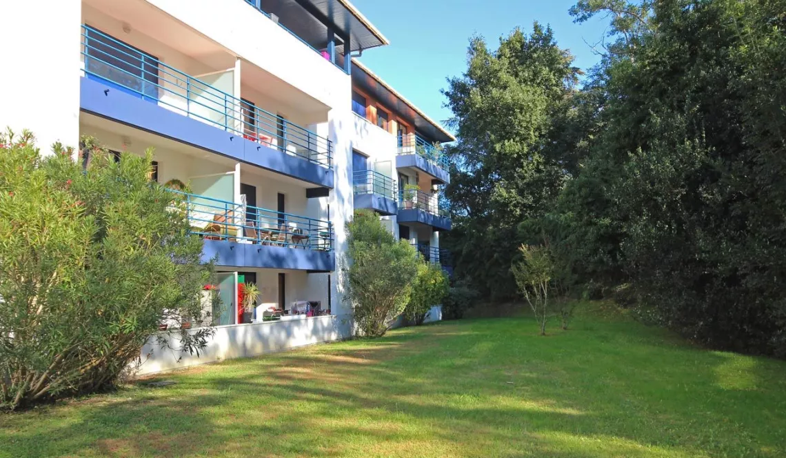 T3 de 75m² H avec terrasse de 20m² ensoleillée donnant sur la verdure + cave + 2 parkings