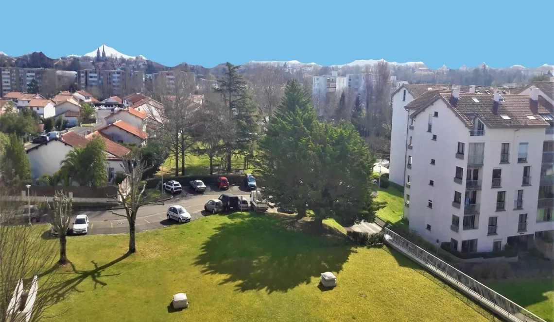 Anglet Domaine des Pyrénées - Type 3 de 84 m² habitable à rafraichir + place de parking