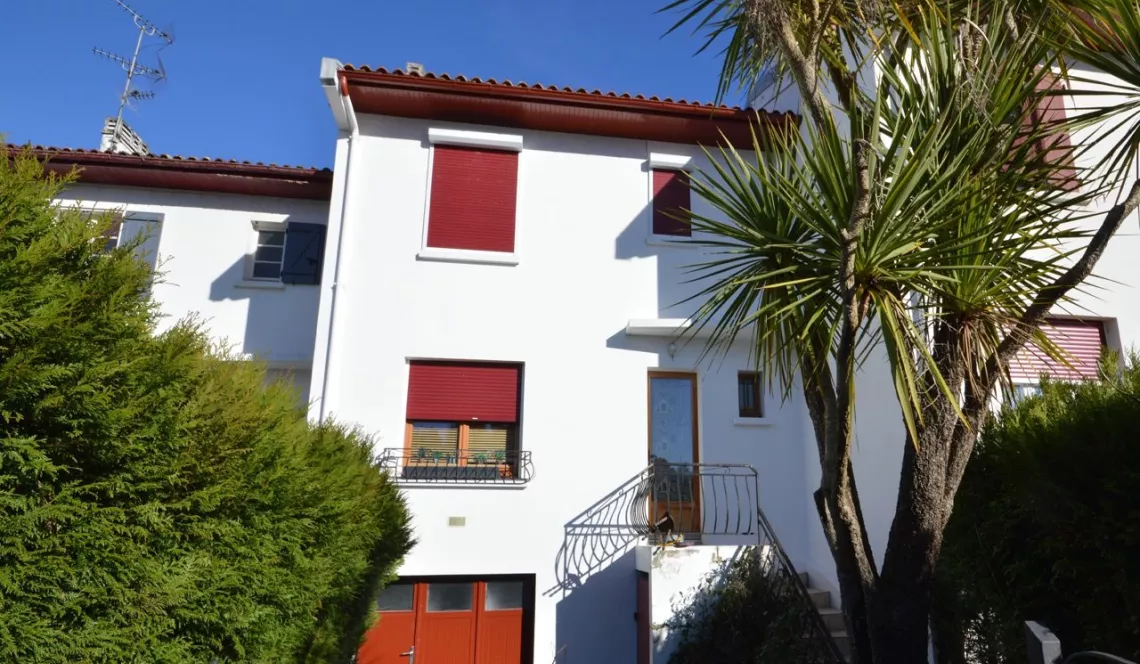 Anglet Cantau - Maison sur 3 niveaux de 80 m² habitable, 3 chambres sur parcelle de 270 m²