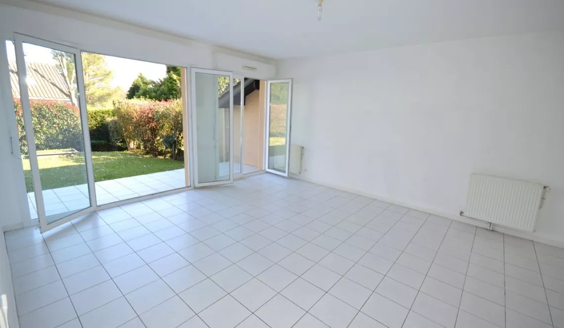 Tarnos centre - Atypique villa mitoyenne de 98 m² H, 3 chambs sur 318 m² de terrain + garage