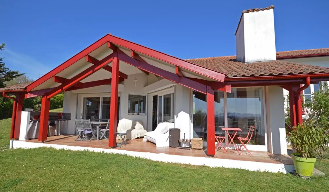 St Pierre d’Irube - Splendide villa face aux Pyrénées de 260 m² H, 6 chambres sur parcelle de 2850 m²