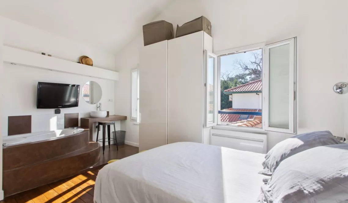 RARE à Anglet 5 Cantons - Villa de 66 m² habitable rénovée, 2 chambres + terrasse